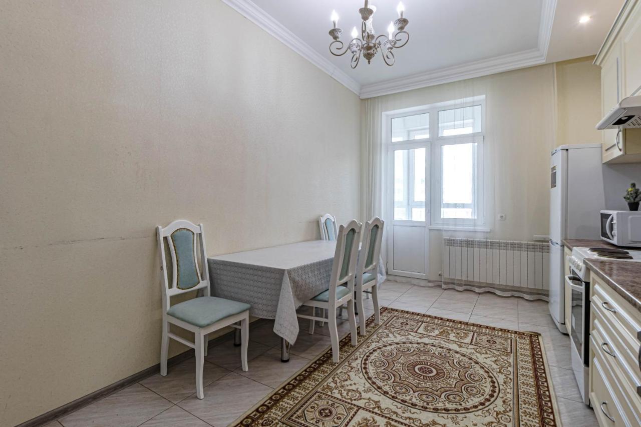 Apartments Lux 53/141 Астана Экстерьер фото
